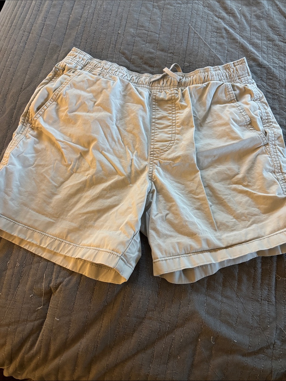 Hollister Men's Light Khaki Elastic Waist Cargo Shorts